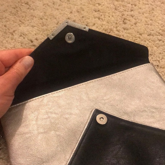 Express clutch🖤🤍🖤 - Picture 3 of 3